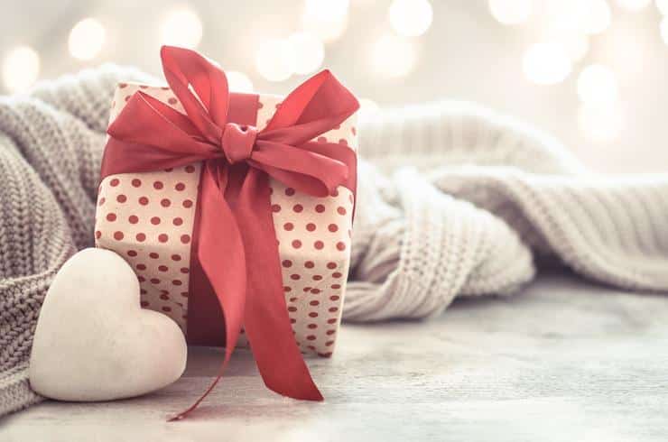 How to Choose the Best Gift for a Man or Woman: A Comprehensive Guide